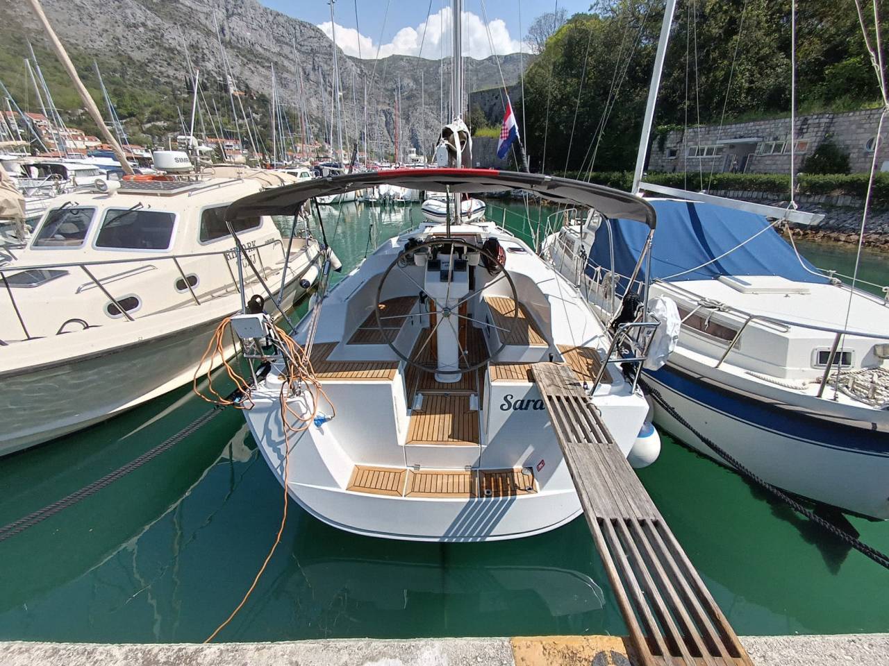 Hanse 325