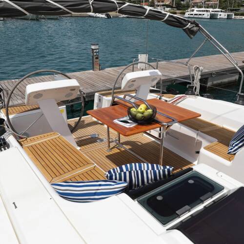 Hanse 458 Mika