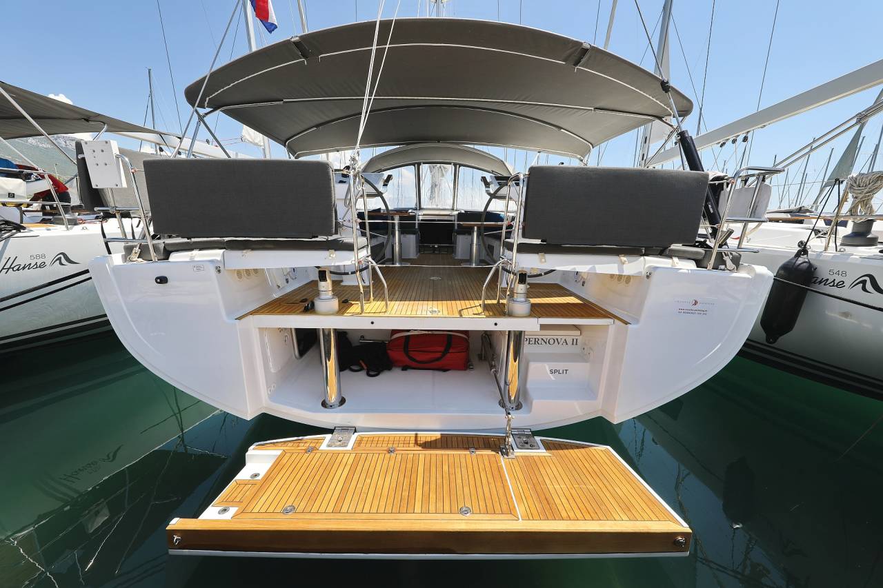 Hanse 548