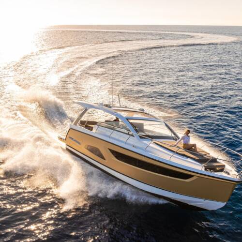 Sealine S390 