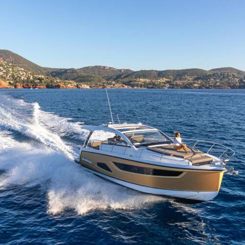 Sealine S390 