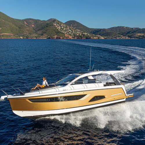 Sealine S390 
