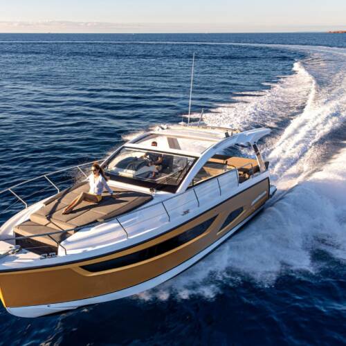 Sealine S390 