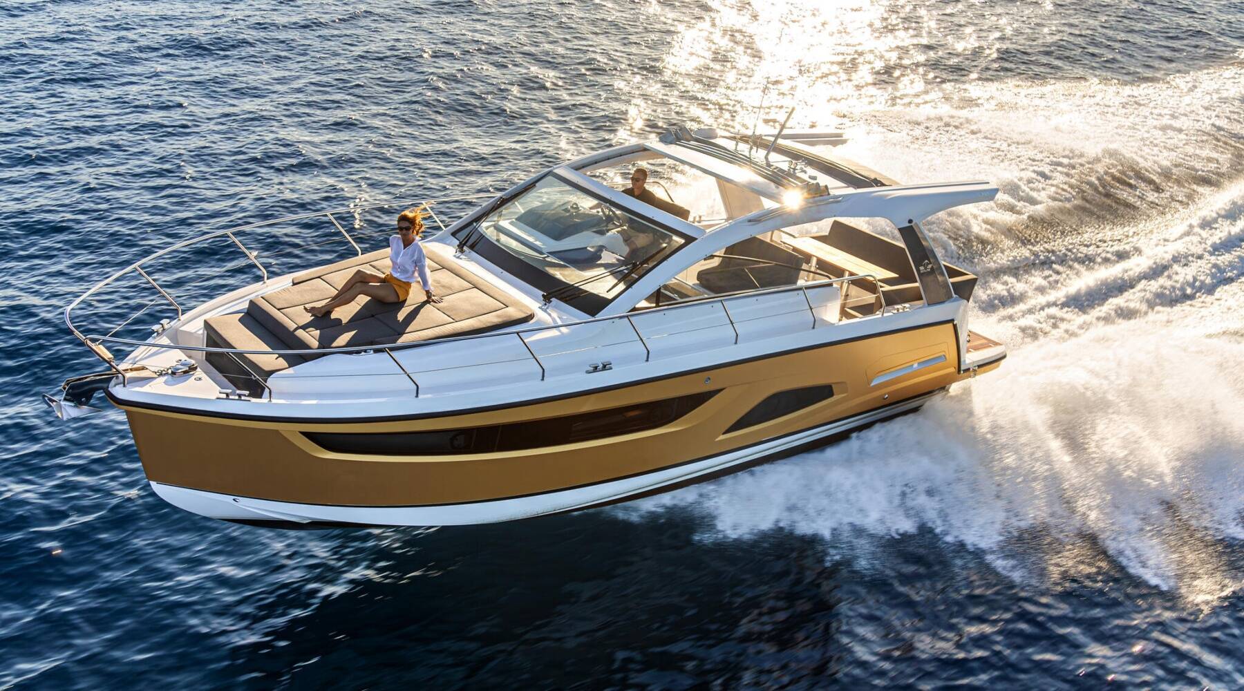 Sealine S390 