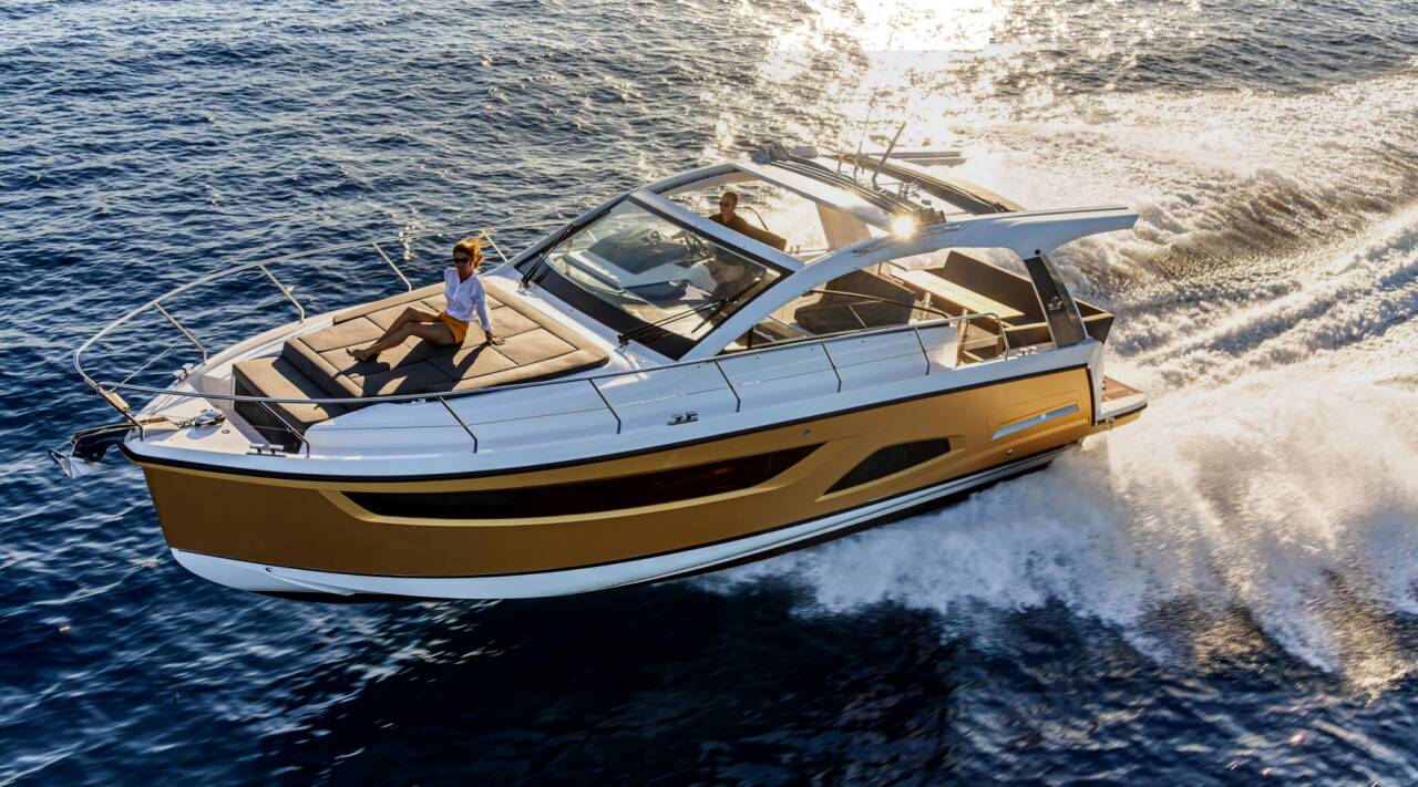 Sealine S390