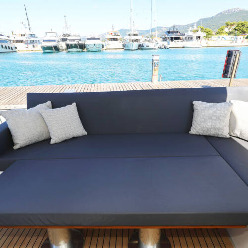 Sealine C390 Tireless