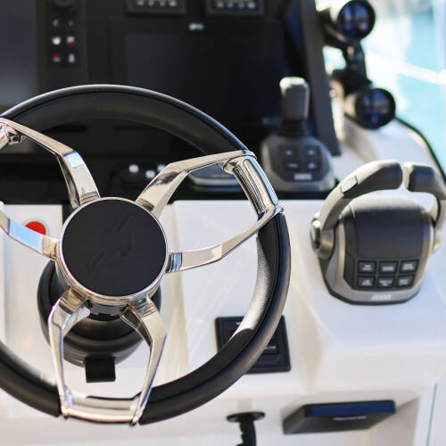 Sealine C390 Tireless