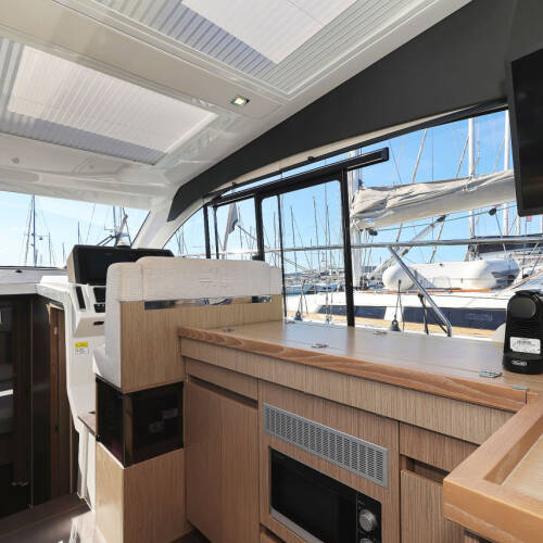 Sealine C390 Tireless