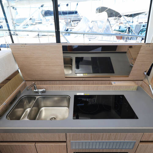 Sealine C390 Tireless