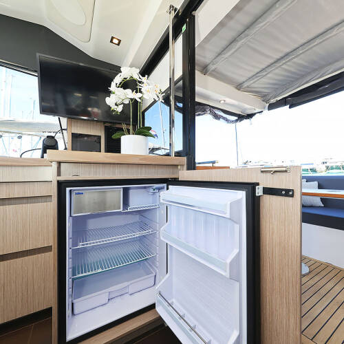 Sealine C390 Tireless