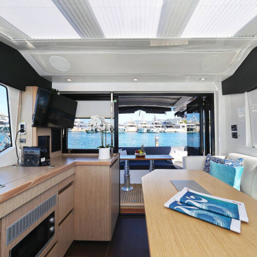 Sealine C390 Tireless