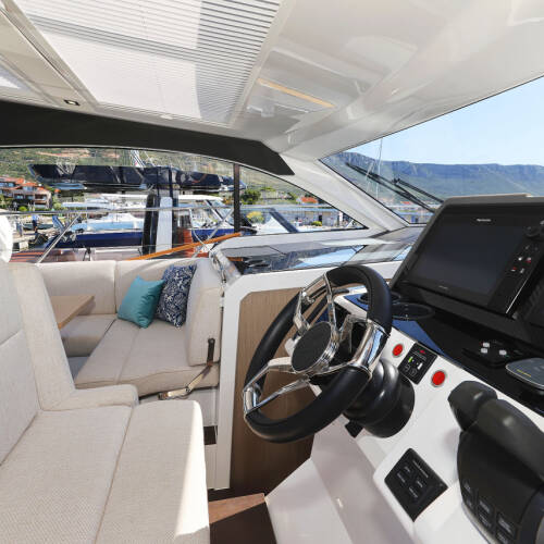 Sealine C390 Tireless