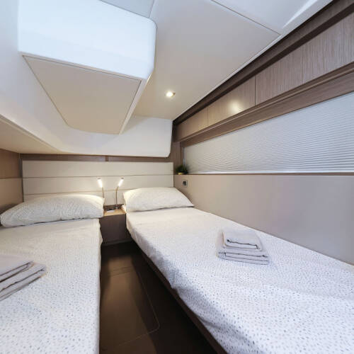 Sealine C390 Tireless