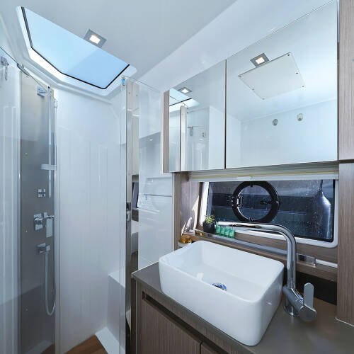 Sealine C390 Tireless