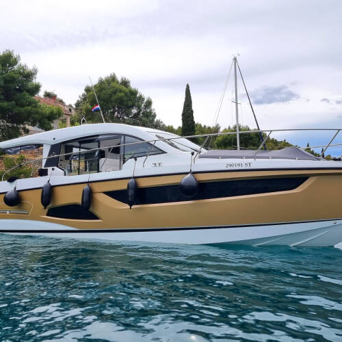 Sealine C390 Tireless