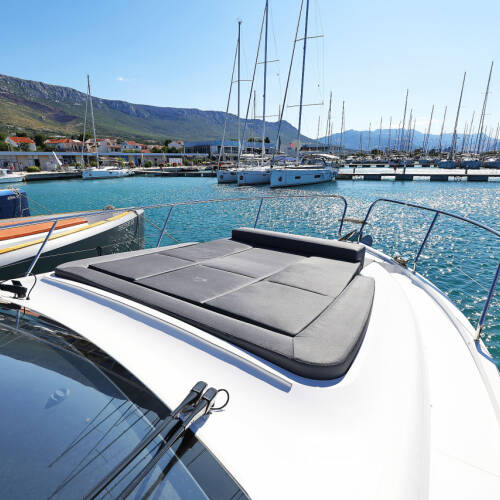 Sealine C390 Tireless