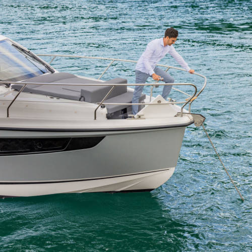 Sealine C335 