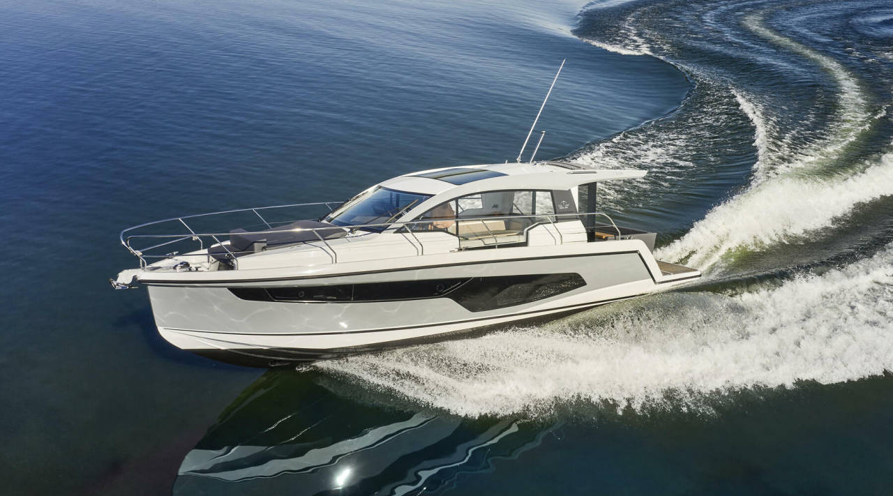 Sealine C335