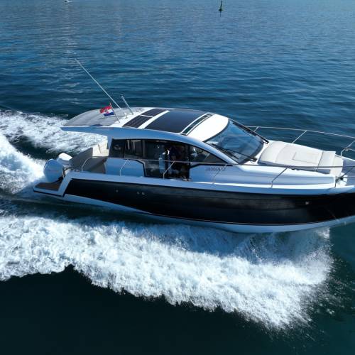 Sealine C335v Stormi