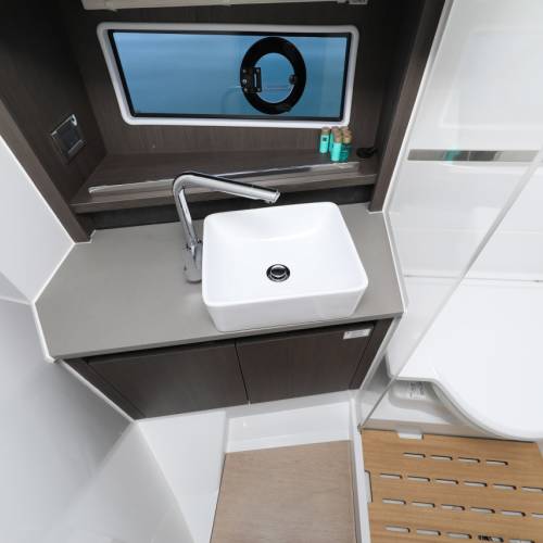 Sealine C335v Stormi