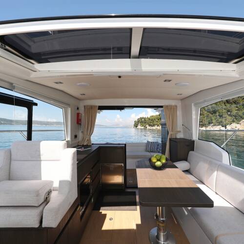 Sealine C335v Stormi