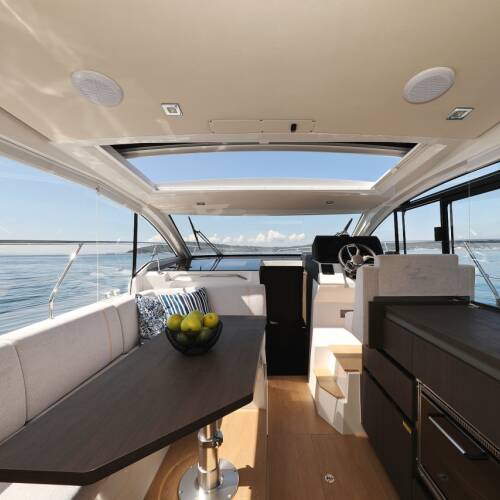 Sealine C335v Stormi