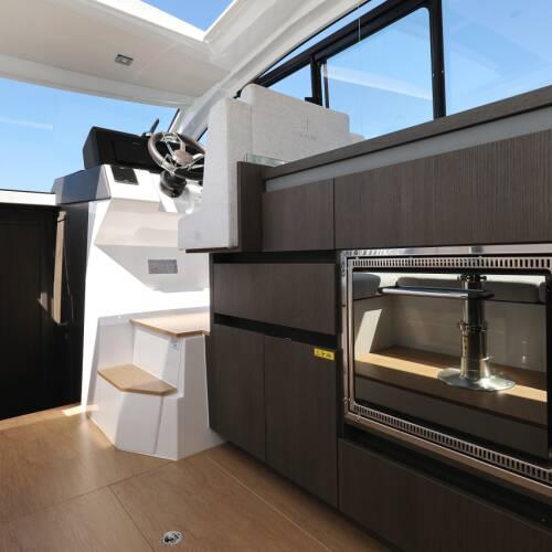 Sealine C335v Stormi