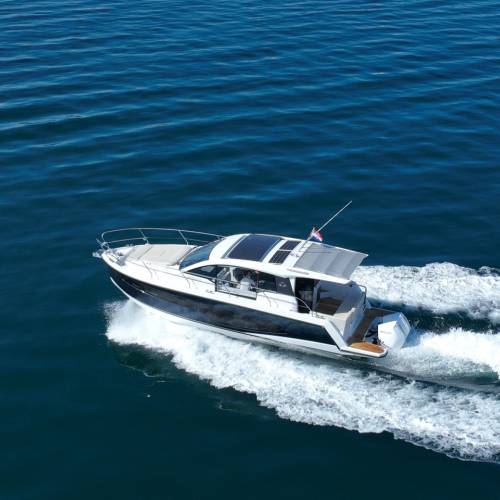 Sealine C335v Stormi