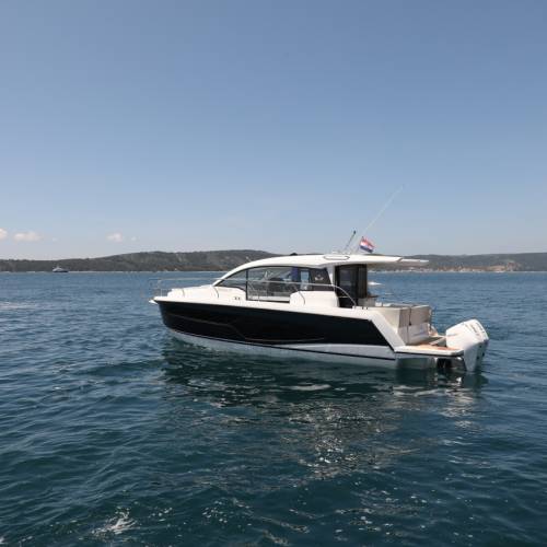 Sealine C335v Stormi