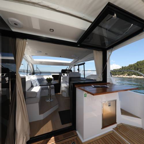 Sealine C335v Stormi