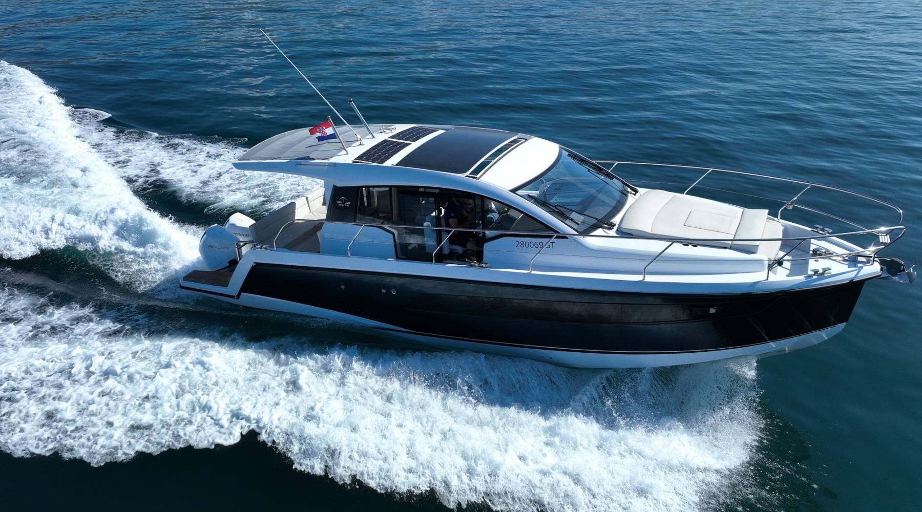 Sealine C335v 