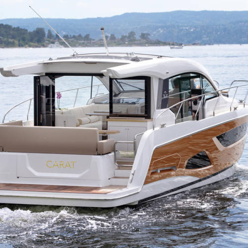 Sealine C390 