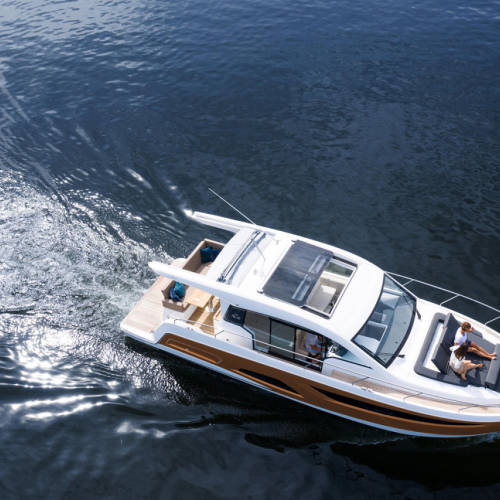 Sealine C390 