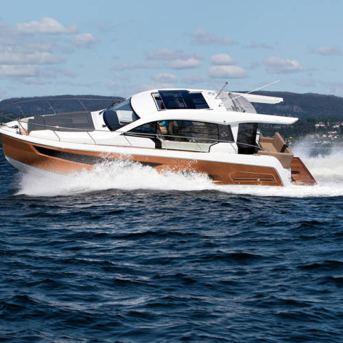 Sealine C390 
