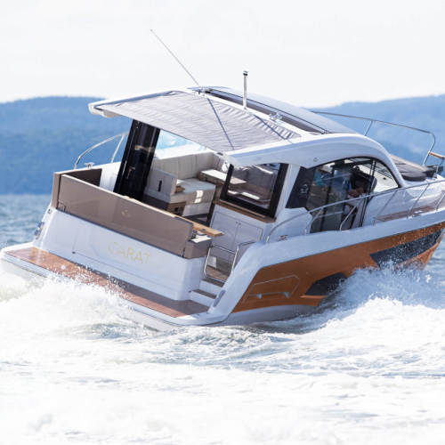 Sealine C390 
